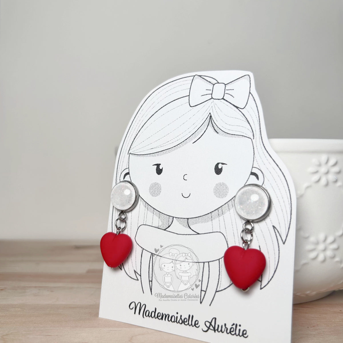 Boucles d'oreilles Pendantes blanches et petits coeurs