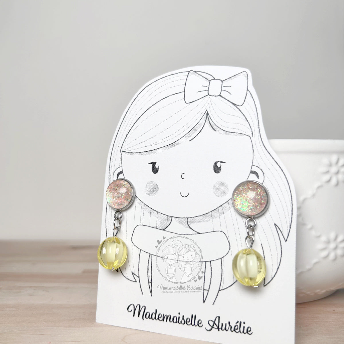 Boucles d'oreilles Pendantes jaunes et paillettes