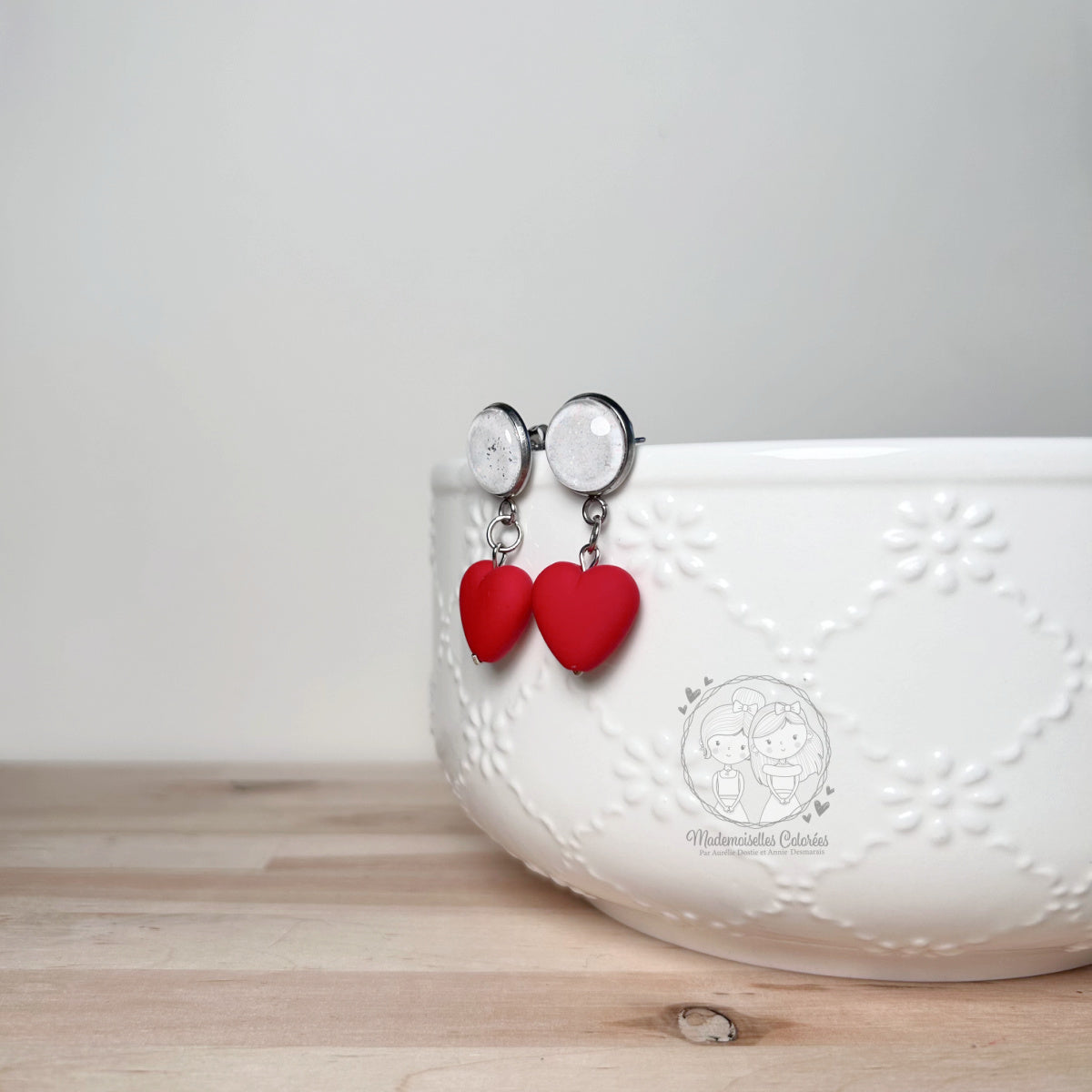 Boucles d'oreilles Pendantes blanches et petits coeurs