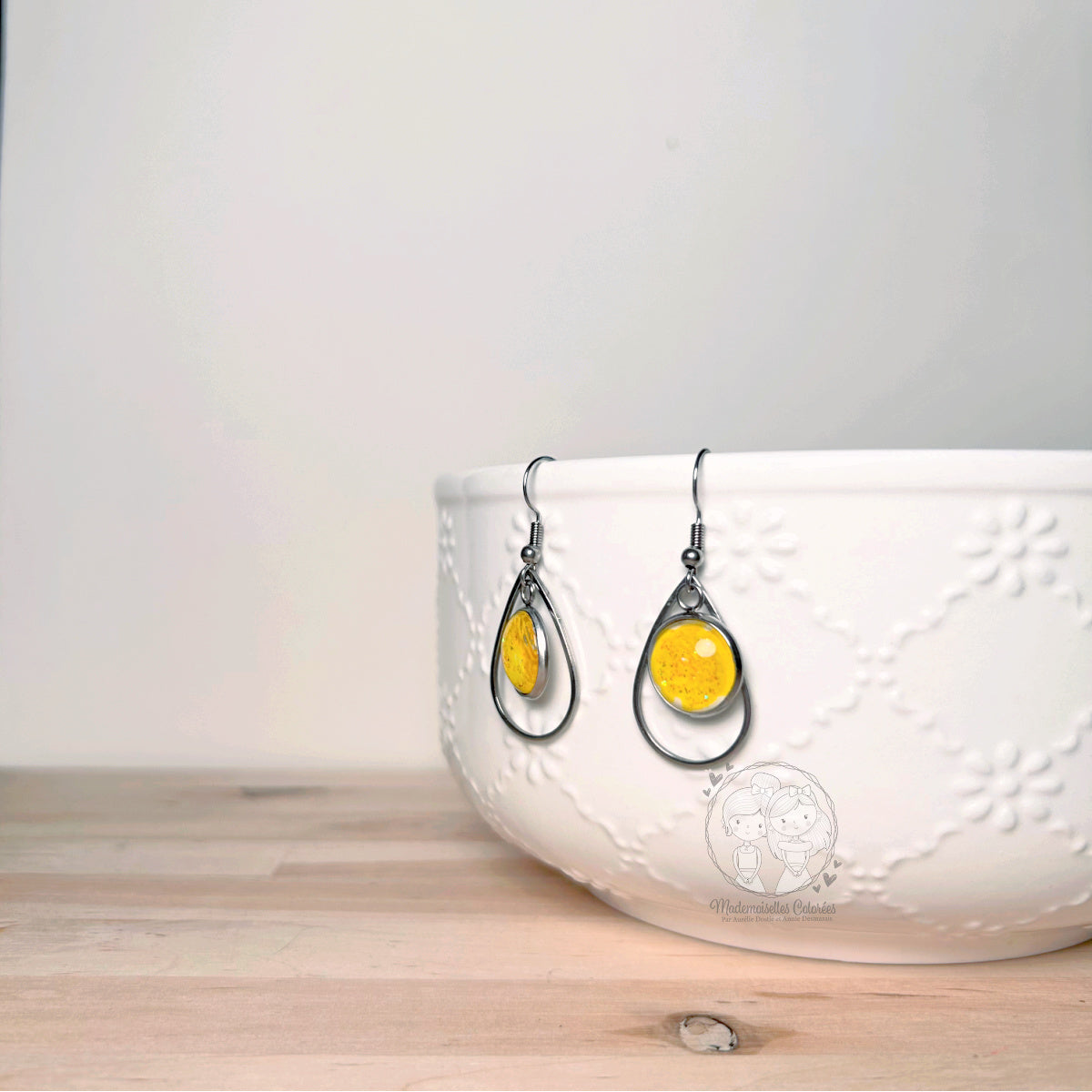 Boucles d'oreilles Pendantes gouttes jaunes pailletées