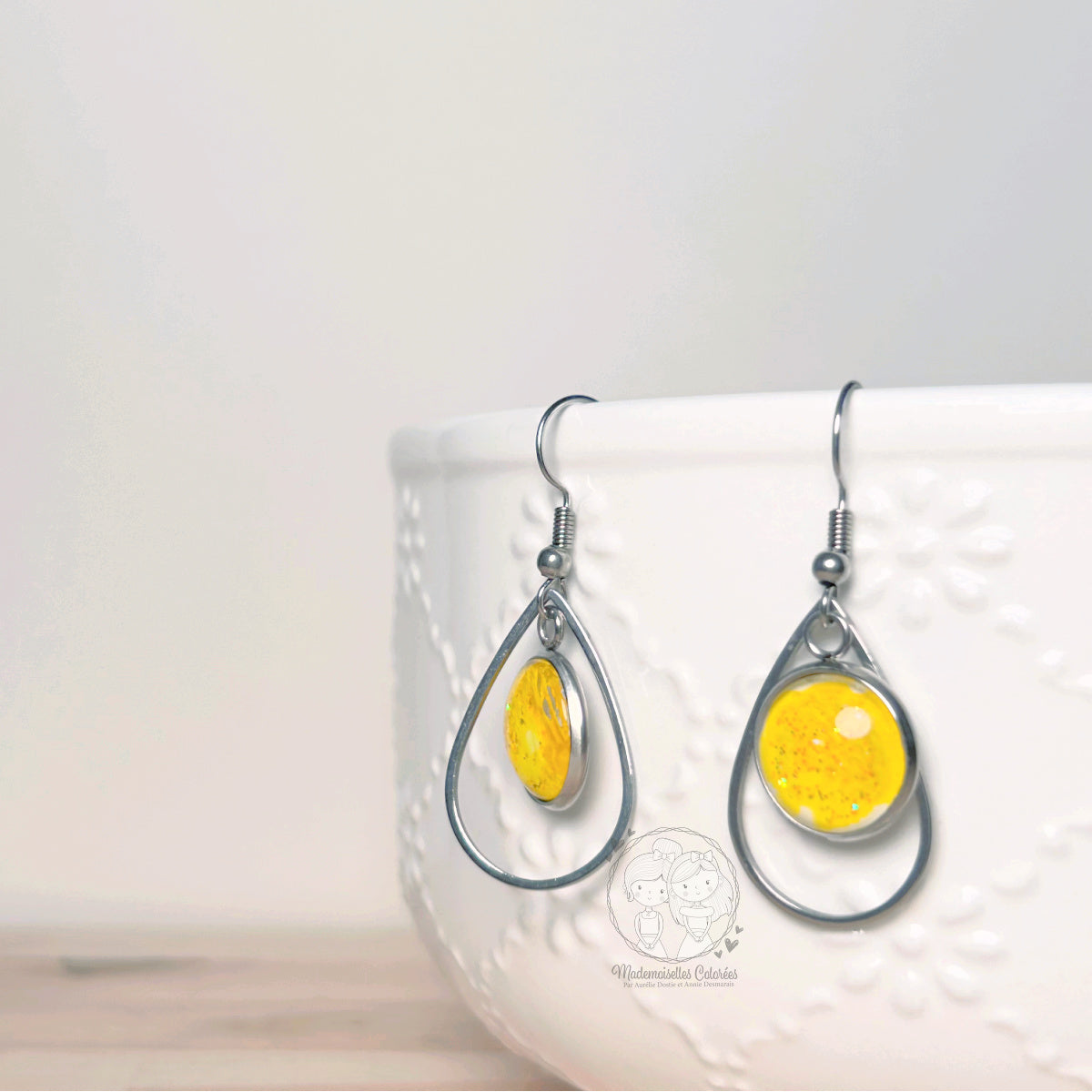 Boucles d'oreilles Pendantes gouttes jaunes pailletées