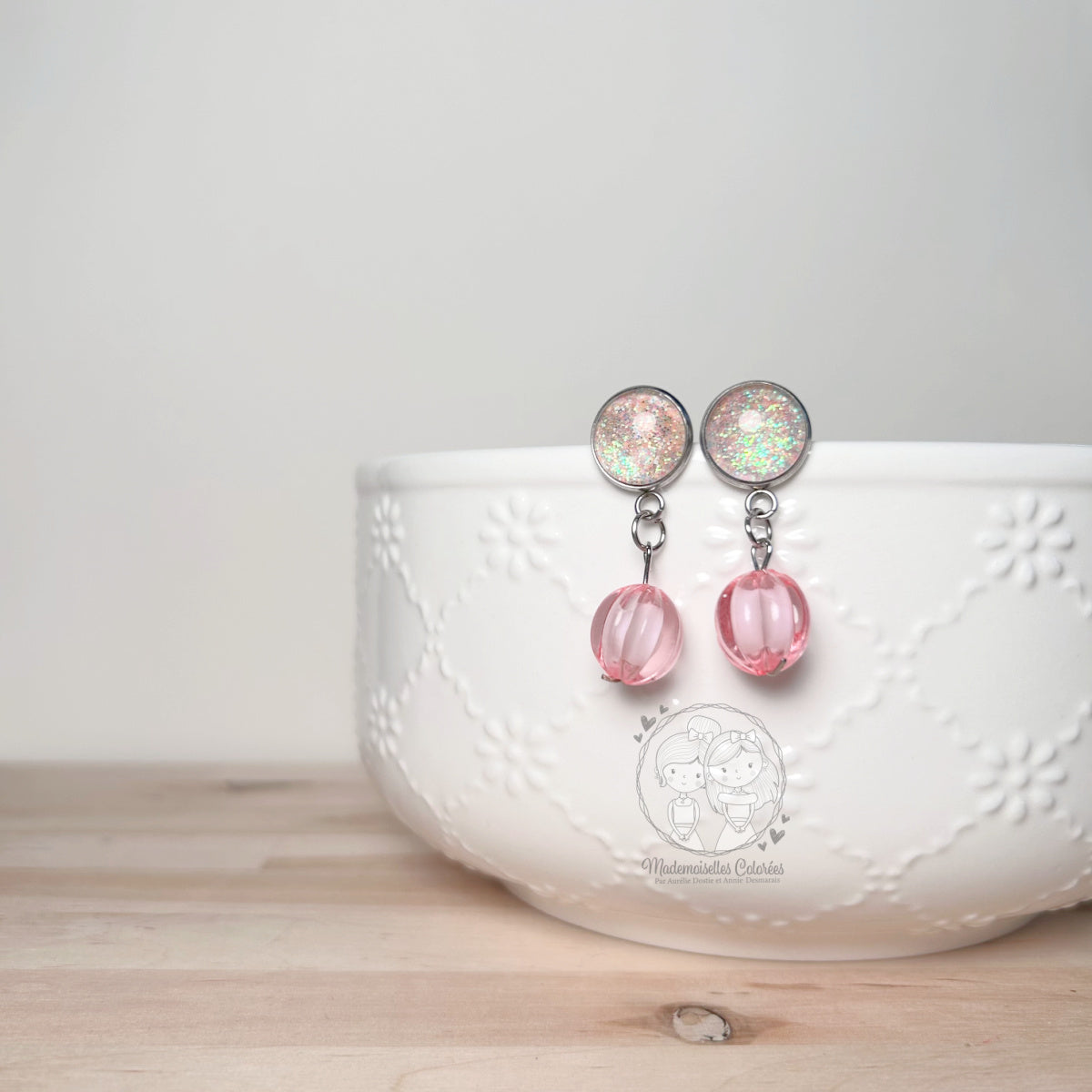 Boucles d'oreilles Pendantes roses et paillettes