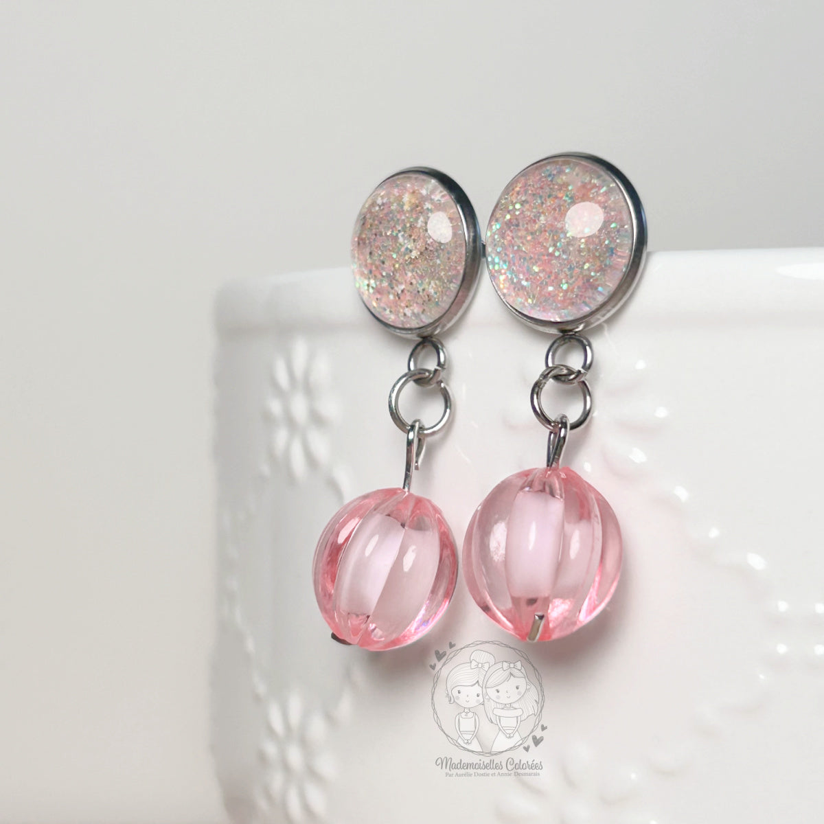 Boucles d'oreilles Pendantes roses et paillettes