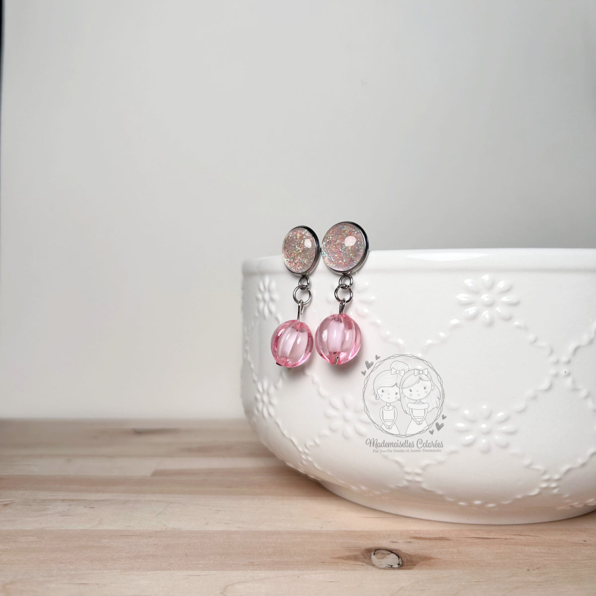 Boucles d'oreilles Pendantes roses et paillettes