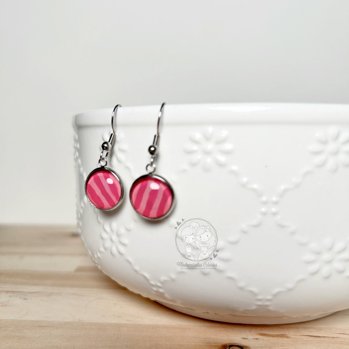 Boucles d'oreilles pendantes lignées rose