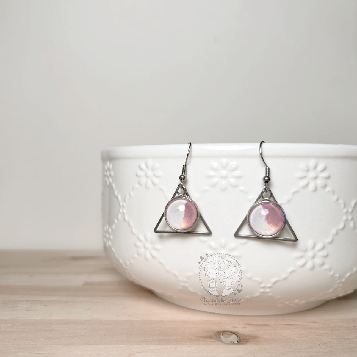 Boucles d'oreilles Pendantes géométriques blanches & rose
