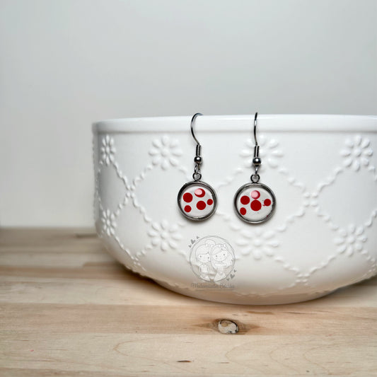 Boucle d'oreille pendante à pois rouge