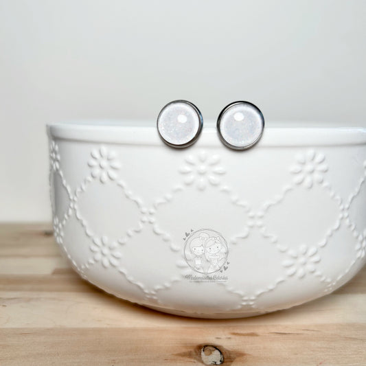 Clous d'oreilles blanc